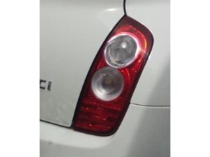 Gebrauchte Rücklicht rechts Nissan Micra (K12) 1.5 dCi 68 Preis € 40,00 Margenregelung angeboten von Autodemontage van de Laar