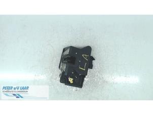 Usagé Serrure portière mécanique 4portes arrière gauche Dacia Duster (SR) 1.5 Blue dCi 115 Prix sur demande proposé par Autodemontage van de Laar