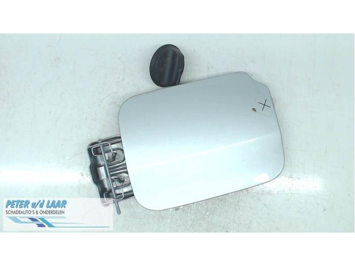Tank cap cover from a Dacia Duster (SR) 1.5 Blue dCi 115 2019