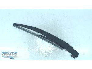 Used Rear wiper arm Dacia Duster (SR) 1.5 Blue dCi 115 Price on request offered by Autodemontage van de Laar