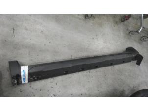 Used Side skirt, left Dacia Duster (SR) 1.5 Blue dCi 115 Price on request offered by Autodemontage van de Laar