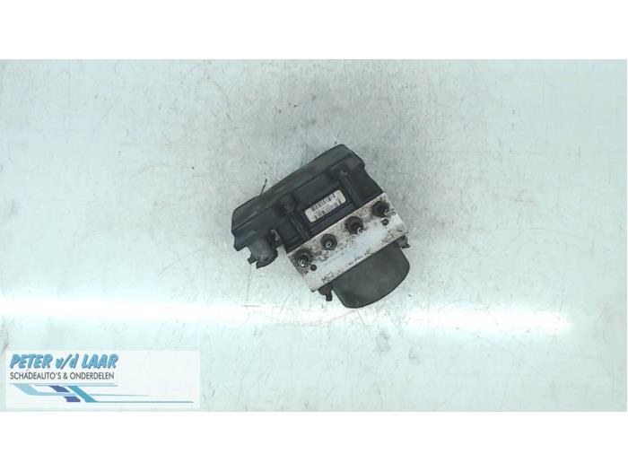 Begagnade ABS-pump Renault Twingo (C06) 1.2 16V Pris på förfrågan erbjuds av Autodemontage van de Laar