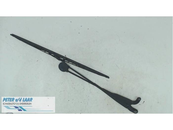 Front wiper arm from a Renault Twingo (C06) 1.2 16V 2007