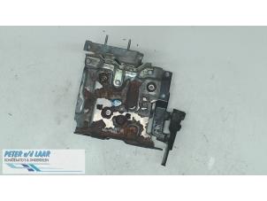 Używane Pojemnik na akumulator Renault Kadjar (RFEH) 1.3 TCE 160 FAP 16V Cena na żądanie oferowane przez Autodemontage van de Laar