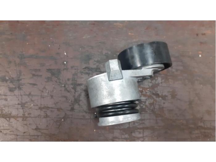 Usados Rodillo tensor correa múltiple Renault Kangoo Precio € 35,00 Norma de margen ofrecido por Autodemontage van de Laar