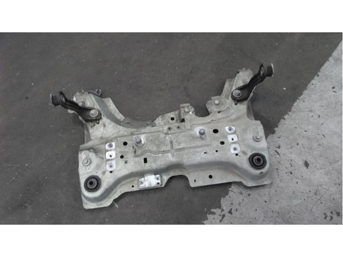 Subframe from a Renault Laguna Coupé (DT) 2.0 dCi 16V 150 2012