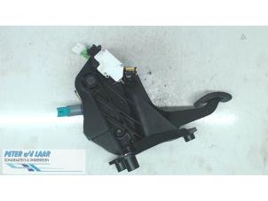 Used Clutch pedal Renault Laguna Coupé (DT) 2.0 dCi 16V 150 Price on request offered by Autodemontage van de Laar
