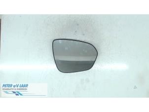 Used Mirror glass, right Dacia Duster (SR) 1.6 16V Price on request offered by Autodemontage van de Laar