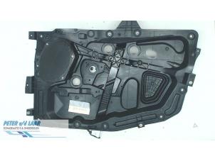 Używane Mechanizm szyby prawej przedniej wersja 4-drzwiowa Ford Fusion 1.4 16V Cena € 35,00 Procedura marży oferowane przez Autodemontage van de Laar