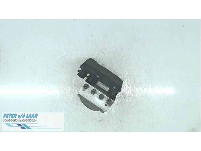 Usados Bomba ABS Nissan Micra (K12) 1.5 dCi 68 Precio de solicitud ofrecido por Autodemontage van de Laar
