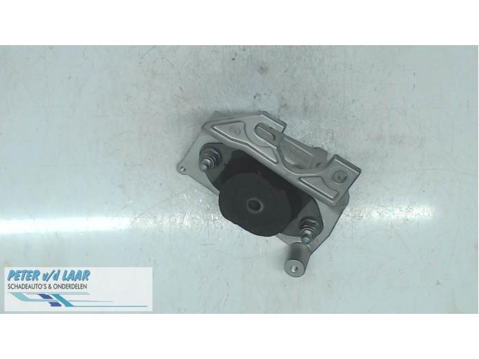 Used Engine mount Dacia Duster (SR) 1.6 16V Price on request offered by Autodemontage van de Laar
