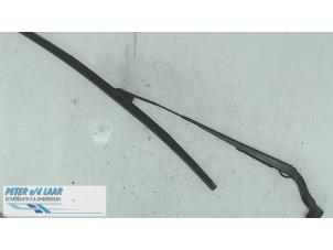 Used Front wiper arm Nissan X-Trail (T32) 1.6 Energy dCi All Mode Price on request offered by Autodemontage van de Laar