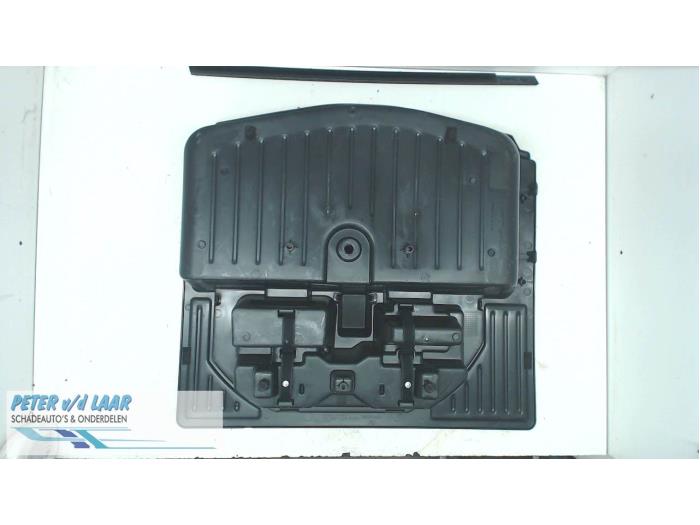Spare wheel holder from a Nissan Note (E12) 1.5 dCi 90 2013