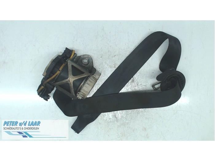Front seatbelt, right from a Volkswagen Polo V (6R) 1.2 TDI 12V BlueMotion 2012