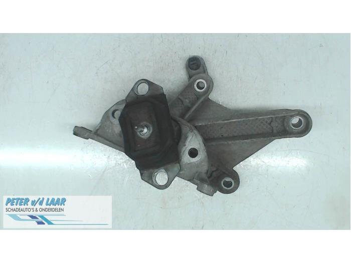 Used Engine mount Dacia Logan MCV I (KS) 1.5 dCi Price on request offered by Autodemontage van de Laar