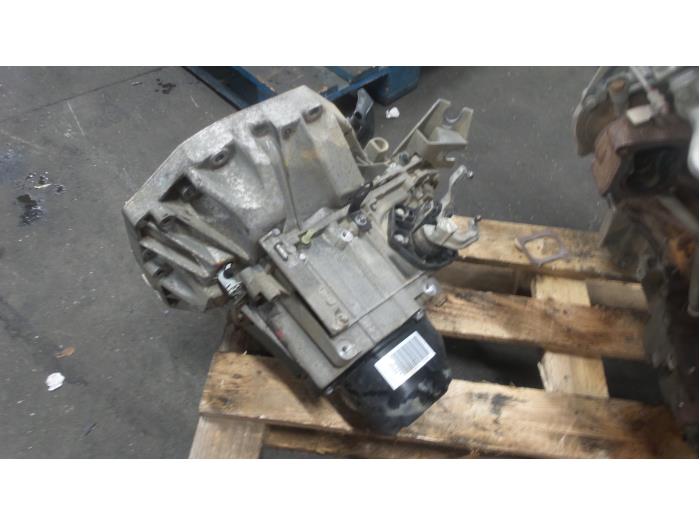 Gearbox from a Renault Kangoo Express (FW) 1.5 dCi 70 2012