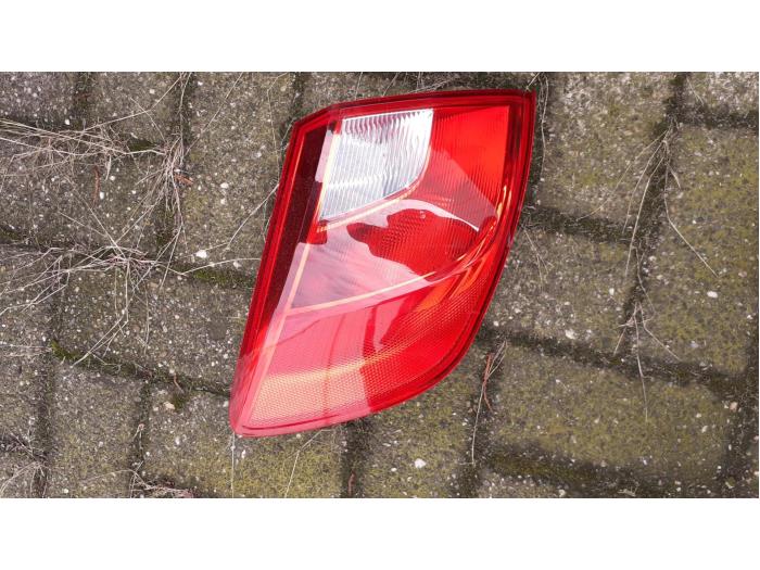 Taillight, left from a Seat Ibiza ST (6J8) 1.2 TDI Ecomotive 2011