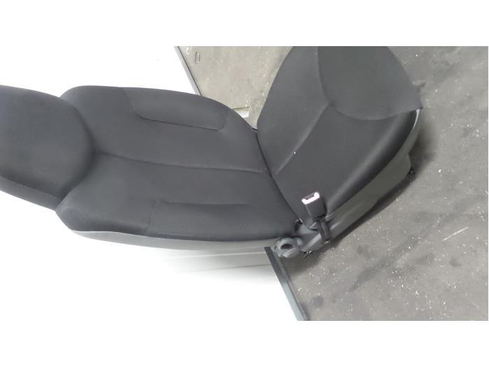 Seat, left from a Toyota Aygo (B10) 1.0 12V VVT-i 2006