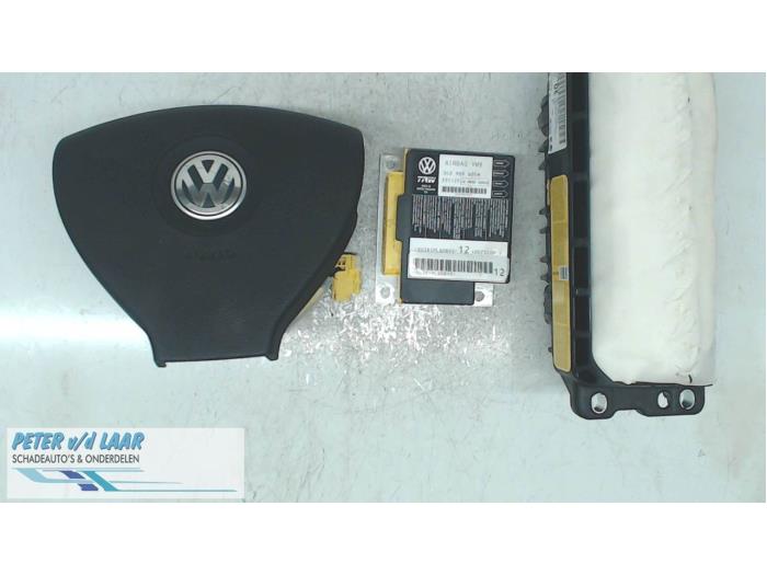 Juego y módulo de airbag de un Volkswagen Passat 2008