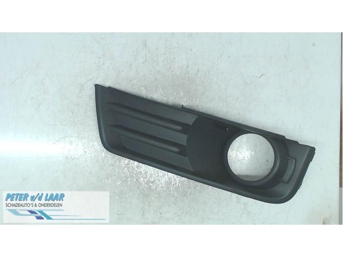 Bumper grille from a Ford Focus C-Max 1.6 TDCi 16V 2004