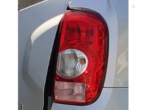 Używane Tylne swiatlo pozycyjne prawe Dacia Duster (HS) 1.5 dCi Cena € 50,00 Procedura marży oferowane przez Autodemontage van de Laar