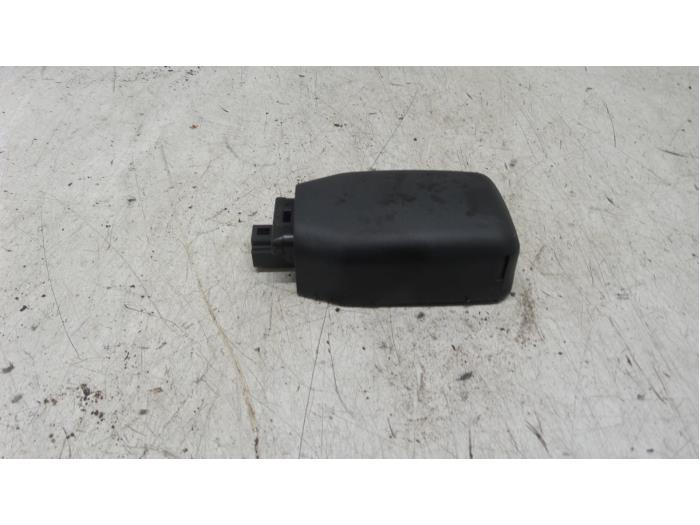 Begagnade Regnsensor Mazda CX-3 (DJ/DK) 2.0 SkyActiv-G 120 Pris € 75,00 Marginaltabell erbjuds av Autodemontage van de Laar