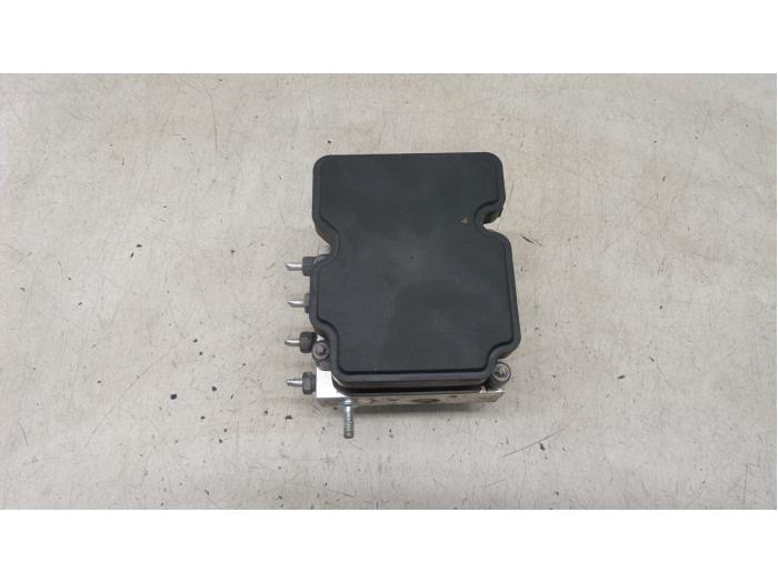 Begagnade ABS-pump Dacia Sandero II 1.2 16V Pris € 70,00 Marginaltabell erbjuds av Autodemontage van de Laar