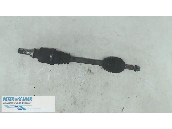 Gebrauchte Antriebswelle links vorne Renault Twingo II (CN) 1.2 16V GT TCE Preis € 70,00 Margenregelung angeboten von Autodemontage van de Laar