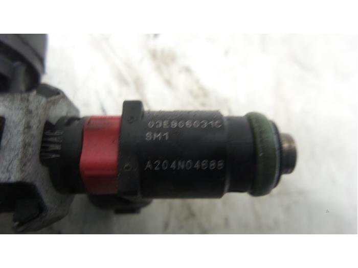 Fuel injector nozzle from a Volkswagen Polo V (6R)  2012