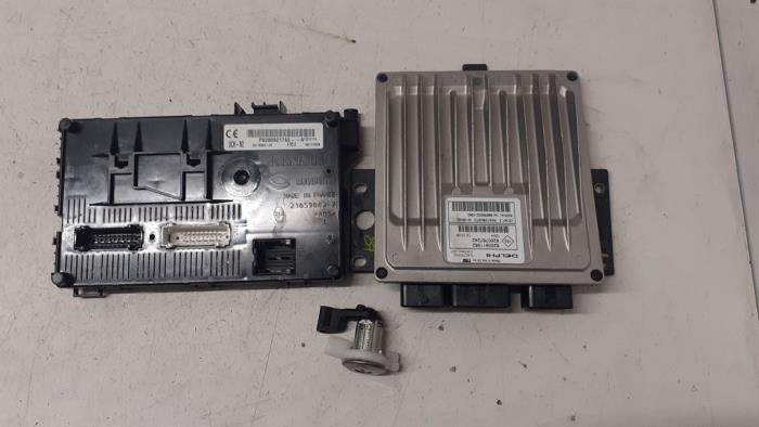 Used Engine management computer Renault Clio II Societe (SB) 1.5 dCi 65 Price € 250,00 Margin scheme offered by Autodemontage van de Laar