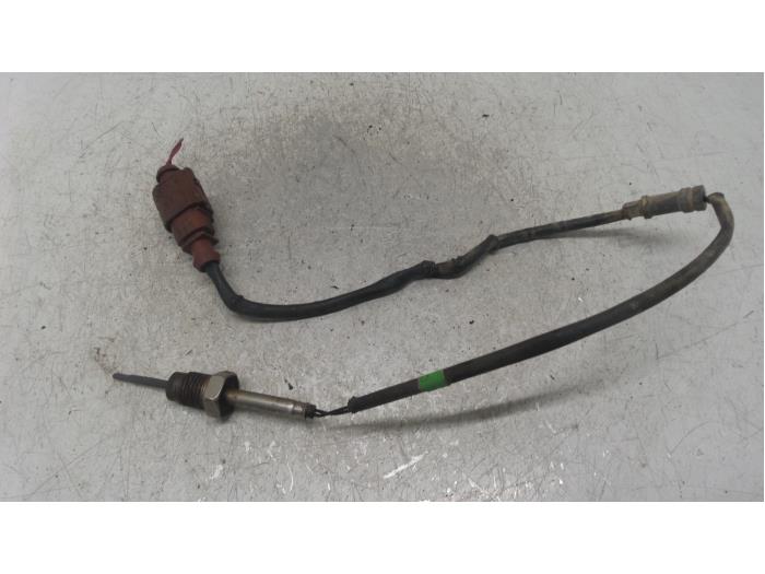 Usagé Sensor température d’échappement Volkswagen Passat Variant (365) 2.0 TDI 16V 135 Prix sur demande proposé par Autodemontage van de Laar