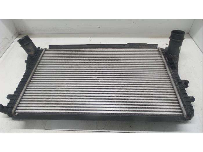 Usados Intercooler Volkswagen Passat Variant (365) 2.0 TDI 16V 135 Precio € 75,00 Norma de margen ofrecido por Autodemontage van de Laar