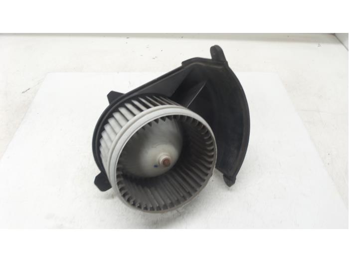 Heating and ventilation fan motor from a Renault Kangoo Express (FW) 1.5 dCi 70 2011
