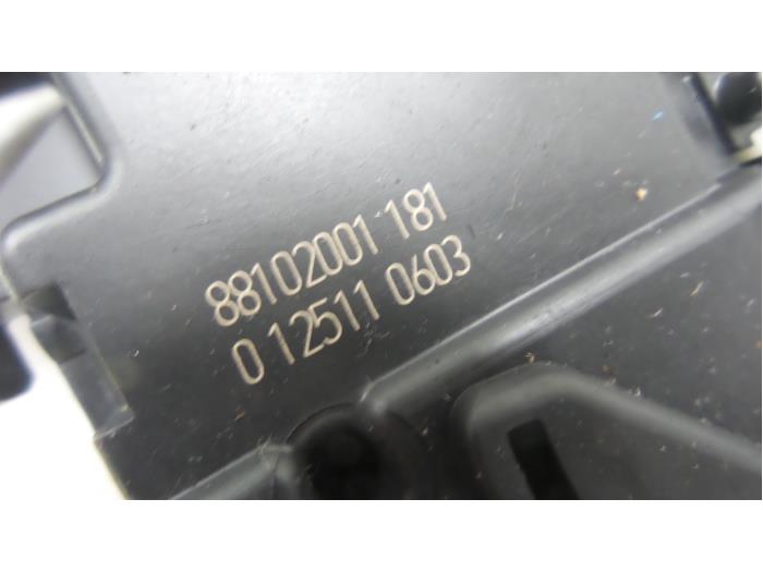 Interruptor de indicador de dirección de un Renault Kangoo Express (FW) 1.5 dCi 70 2011