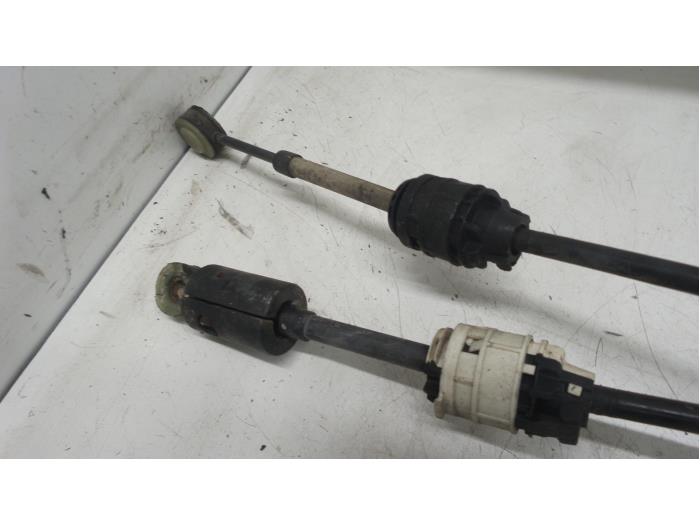 Gearbox shift cable from a Renault Kangoo Express (FW) 1.5 dCi 70 2011