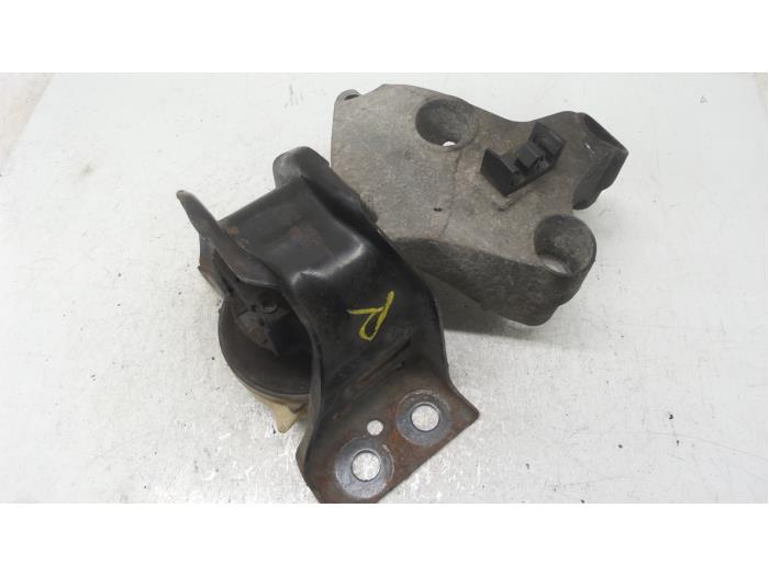 Engine mount from a Renault Kangoo Express (FW) 1.5 dCi 70 2011