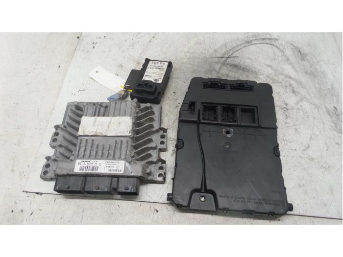 Used Engine management computer Renault Scénic II (JM) 1.5 dCi 105 Price € 120,00 Margin scheme offered by Autodemontage van de Laar
