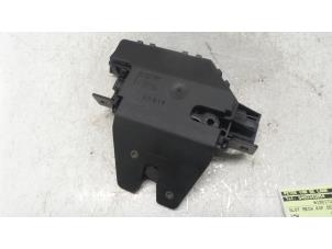 Used Boot lid lock mechanism BMW 3 serie (E46/4) 320i 24V Price on request offered by Autodemontage van de Laar