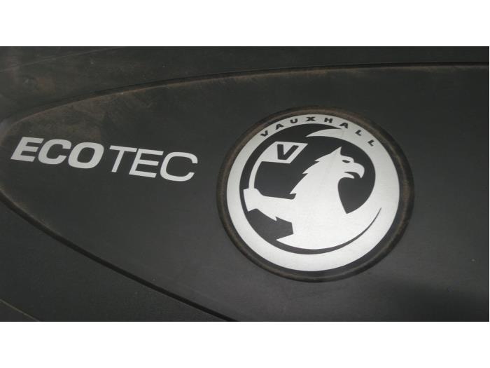 Engine protection panel from a Opel Astra J Sports Tourer (PD8/PE8/PF8) 2.0 CDTI 16V 165 2013