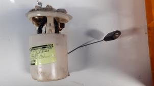 Usados Bomba de gasolina Renault Twingo (C06) 1.2 Precio € 50,00 Norma de margen ofrecido por Autodemontage van de Laar