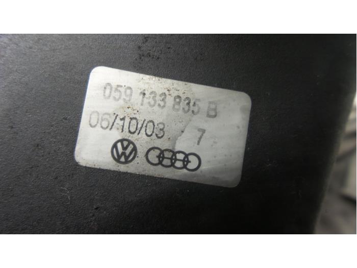 Obudowa filtra powietrza z Audi A4 Avant (B6) 2.5 TDI 24V 2003