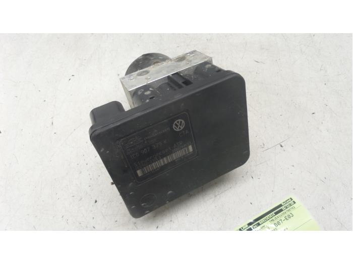 Usagé Bloc ABS Skoda Octavia Combi (1U5) 2.0 Prix sur demande proposé par Autodemontage van de Laar