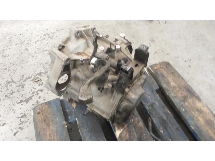 Gearbox from a Volkswagen Polo IV (9N1/2/3) 1.2 12V 2003