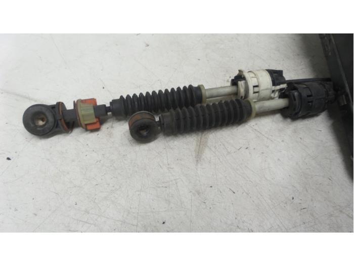 Gearbox shift cable from a Dacia Duster (HS) 1.5 dCi 2011
