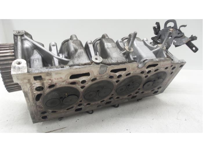 Cylinder head from a Dacia Duster (HS) 1.5 dCi 2011