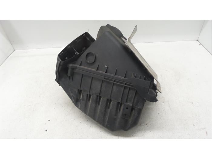 Begagnade Luftfilterhus Audi A4 (B7) 2.0 20V Pris € 45,00 Marginaltabell erbjuds av Autodemontage van de Laar