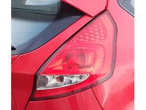 Używane Tylne swiatlo pozycyjne prawe Ford Fiesta 6 (JA8) 1.6 TDCi 16V 95 Cena € 30,00 Procedura marży oferowane przez Autodemontage van de Laar
