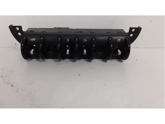 Usados Interruptor de ventanilla eléctrica BMW Mini (R50/53) 1.6 16V Cooper Precio € 35,00 Norma de margen ofrecido por Autodemontage van de Laar