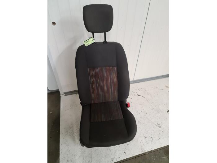 Używane Fotel prawy Renault Modus/Grand Modus (JP) 1.5 dCi 65 FAP Cena € 125,00 Procedura marży oferowane przez Autodemontage van de Laar