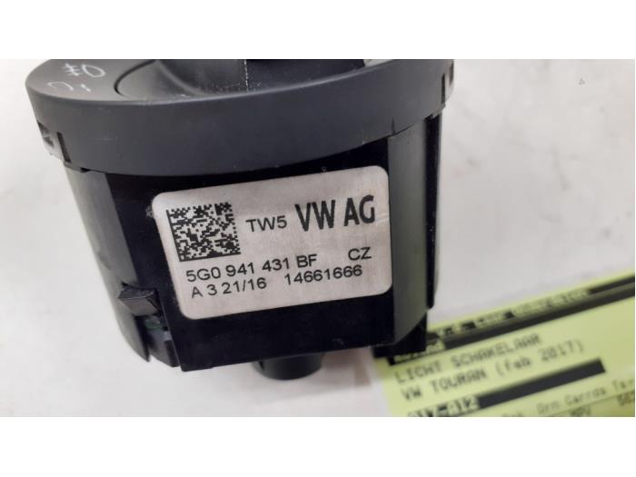 Light switch from a Volkswagen Touran (5T1) 1.4 TSI 2017